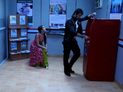 Badtameez Dil: Abeer, Meher get trapped, love fight in ATM booth