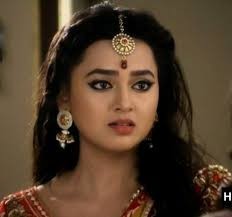 Swaragini: Ragini's mausi entry helping Ragini in evil planning