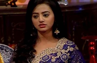 Swaragini: Swara’s (Helly Shah) mother Sharmishtta gets bitten
