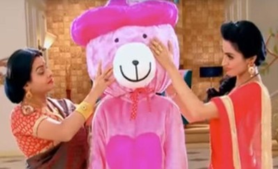 TPK: Thapki wears teddy Bear costume entertains guests