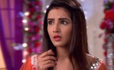 TEI: Yuvi surprises dear Twinkle with surprise entry in Holi