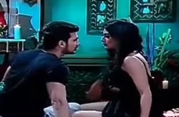 Naagin: Shesha against Shivanya sensuously dances with Ritik