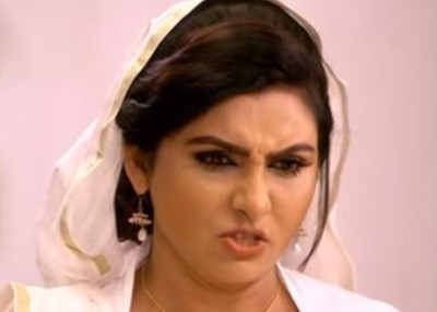 IKRS: Dhaani (Eisha Singh) makes Viplav to beat Raja heavily