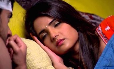 Tashan-E-shq: Rocky points gun at Yuvi but someone shoots Rocky