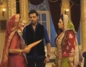 Swaragini: Adarsh threaten Swara-Ragini to kill baby for property