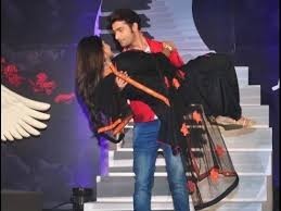 Kasam: Tanuja dare devil avatar for saving Rishi from goons