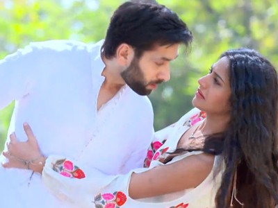 Ishqbaaz: Shivaay endangers life for saving Anika from goons killer attack