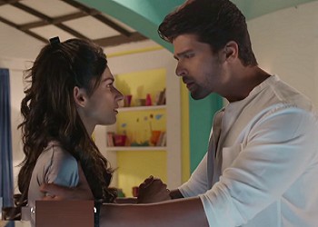 Beyhadh: WOW! Saanjh gets successful in saving Arjun from Maya's clutches