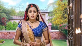 Tu Sooraj mein Saanjh Piyaji: Bhabho questions Kanak for taking Umashankar's stand