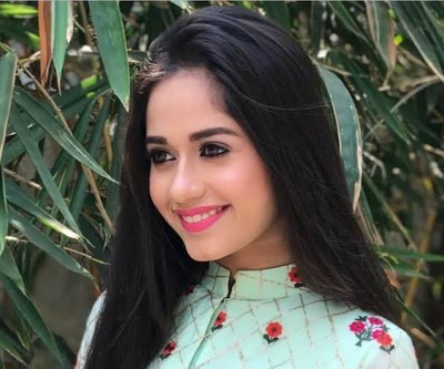 Jannat Zubair Rahmani Did a Bo*ld Photoshoot At The Age of 21, poses in a  black top and makes the singer Ramji Gulati go crazy