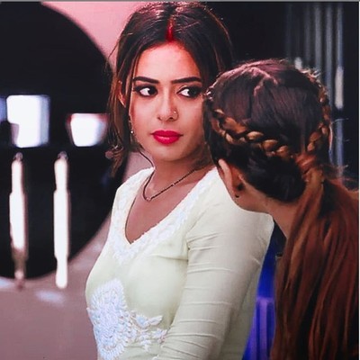 Divya-Drishti: Drishti hand on Sachini locket takes toll over achar box drama