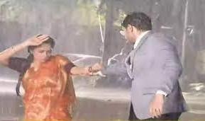 Anupamaa: Anupamaa Anuj Ek Duje Ke Vaaste moment during thunder storm