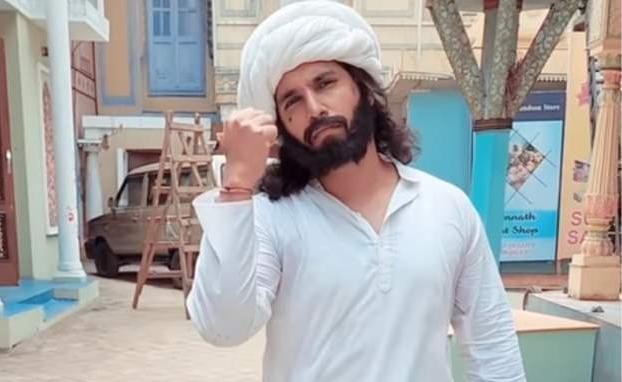 Pandya Store: Shiva disguised as Choodiwala escapes from mouth of death