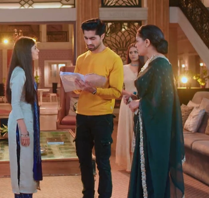 YRKKH: Contradictory Shrinking Manjari plays rough with forthcoming lawyer Akshara