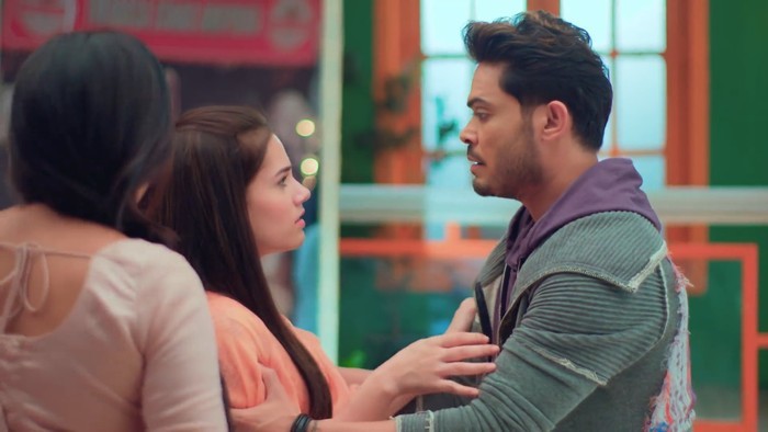 Anupama: Dimple’s aggressive outburst for Tapish’s helping hand reaching out for the baby