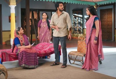 Udne Ki Asha: Aaji force Sachin Sayali to Consummate Marriage