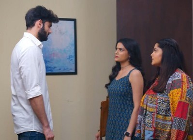 Udne Ki Asha: Dinesh Blackmail Roshini to have One Night Stand