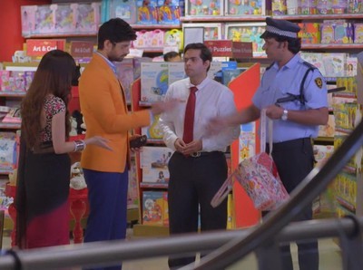 GHKKPM: Mental Hazard! Rajat accused Savi of suffering from Kleptomania