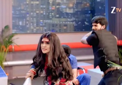 Kumkum Bhagya: Prathna Unconscious after Ruthless Attack, Fatal Fall of Rooftop Ropes In For Iconic Love Story