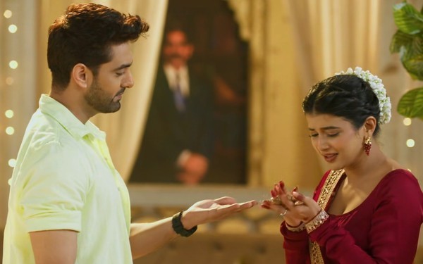 YRKKH: Gitanjali dances blindfolded for Maira pushing Armaan on edge of danger