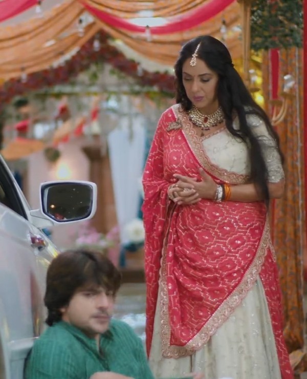 Anupama: Vasundhara scamming alert as Anupama turns strength for broken Parag