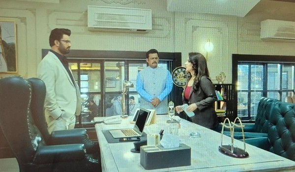 Tum Se Tum Tak: Colors of Love in London!! Arya sidelines Meera inviting Anu with surprise