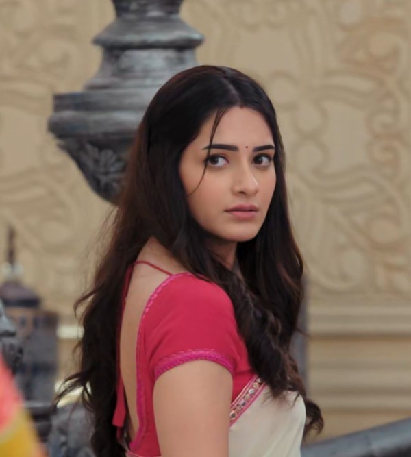 KSBKBT: Gayatri and Pari turn budding partners for Noina and Mihir kicking Tulsi out