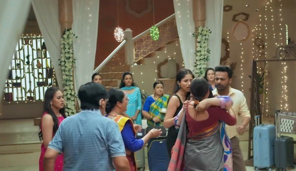 Anupama: Marriage slapped Rahi and Pari Divorce spiralling Stops Anupama from leaving
