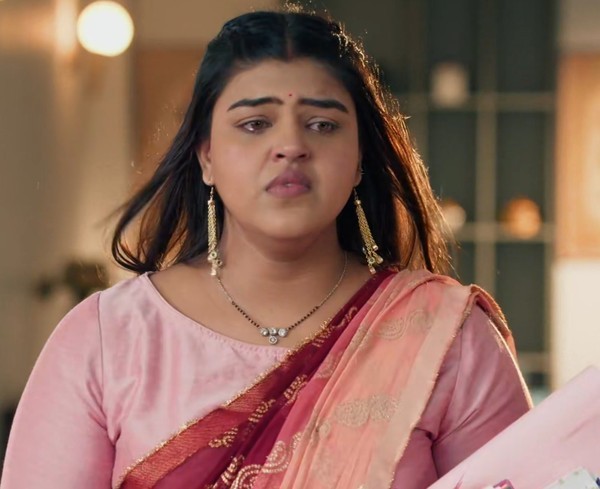 YRKKH: Caught Red Handed Varun frames Tanya culprit behind the Viral video of Abhira