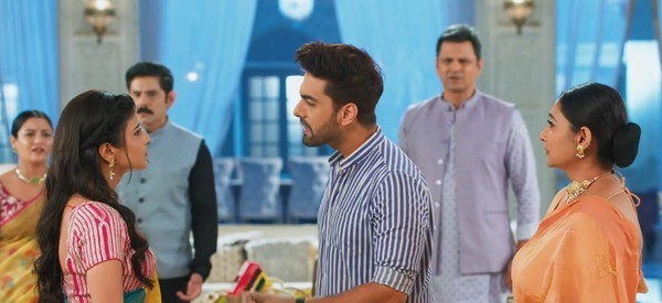 YRKKH: Crack in Marriage!! Abhira and Armaan on indefinite break Vidya and Kaveri react