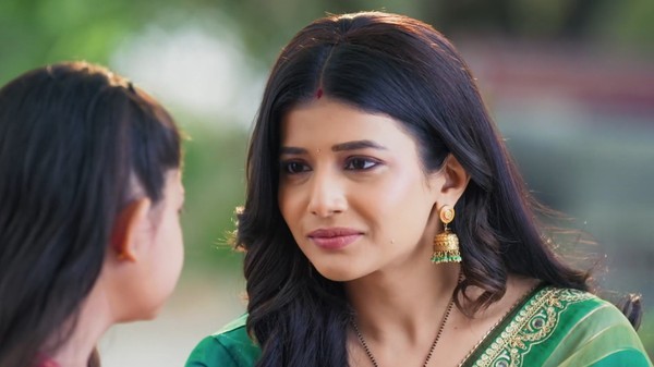 YRKKH: VANI IN DANGER! Abhira jumps in for life saving rescue abandoning Maira