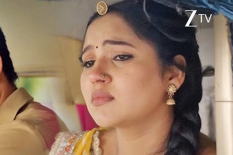 Vasudha: Karishma crosses all limits to humiliate Chauhan family in public