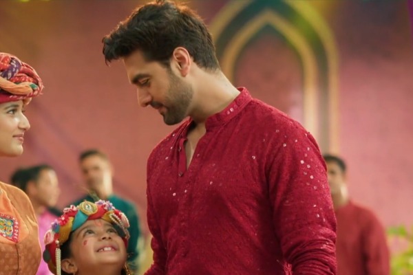 YRKKH: Krish publicly humiliates Armaan with drunk insults as Abhira rescues