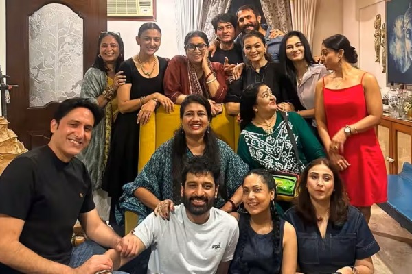 KSBKBT: Smriti Irani reunites with the OG cast of Kyunki Saas Bhi Kabhi Bahu Thi
