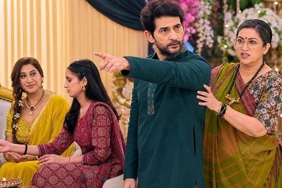 KSBKBT: Tulsi fools Karan to convince his family to attend Nakul's wedding