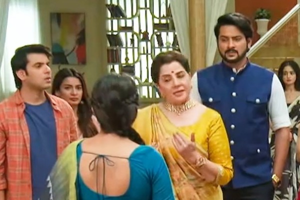Anupamaa: Rahi decides to sacrifice her cafe for Anupama but Vasundhara resists