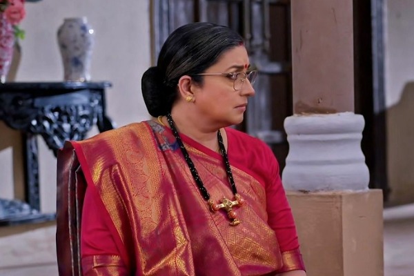 KSBKBT: Tulsi sneaks into Mandira's house to get clues about Anupam with Mihir
